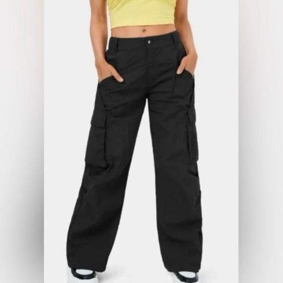 Halara Wide Leg Cargo Pants Black High Rise 100% Nylon Size Large NEW/NWT!! - Picture 2 of 9